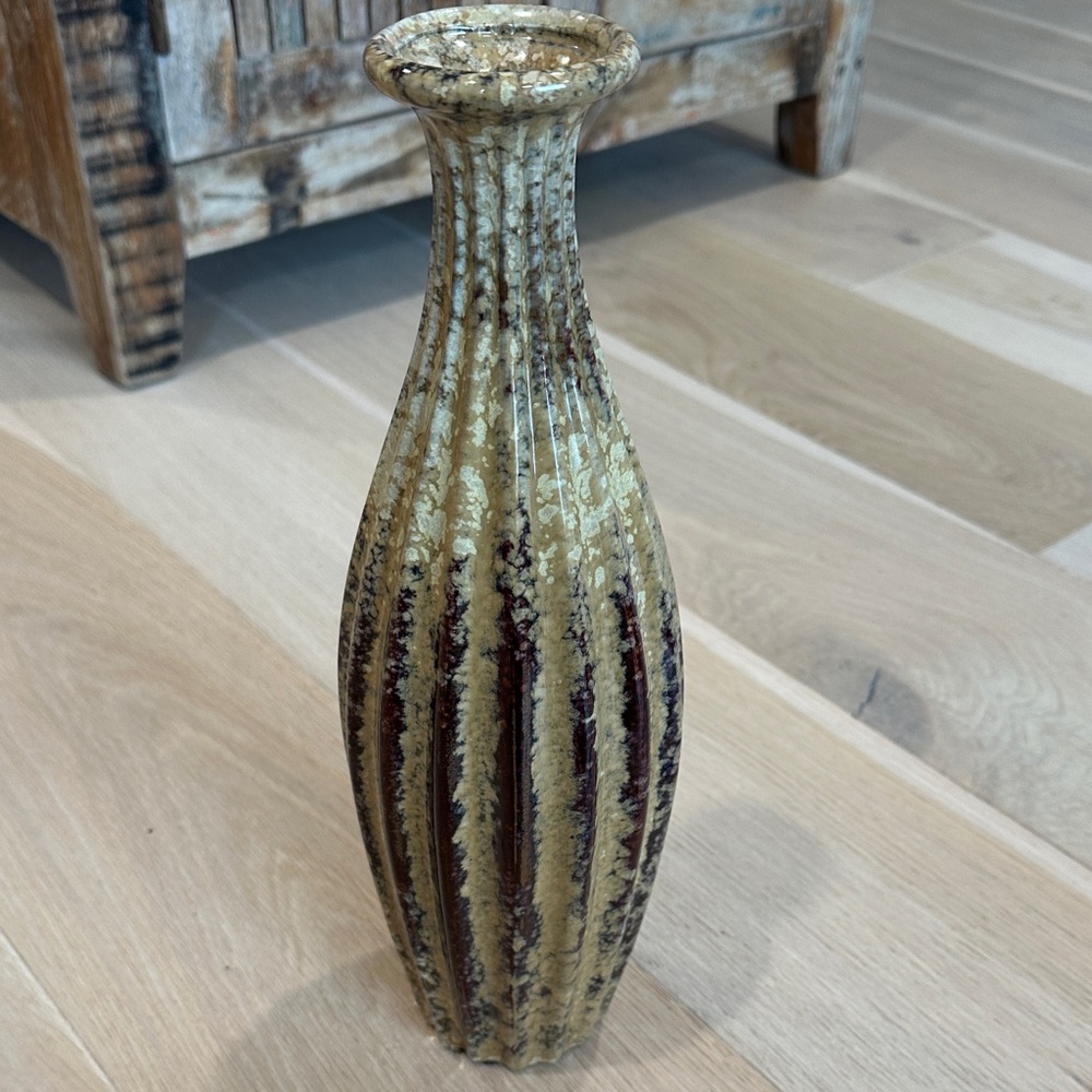 Ceramic Ribbed Decorative Vase in Marbled Cream and Brown